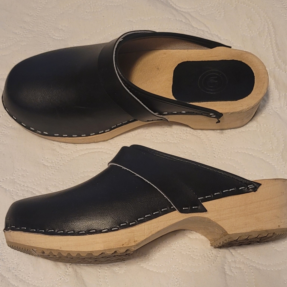 Clogs Black Leather  with Wooden Sole Urban Outfitter Size 8/39